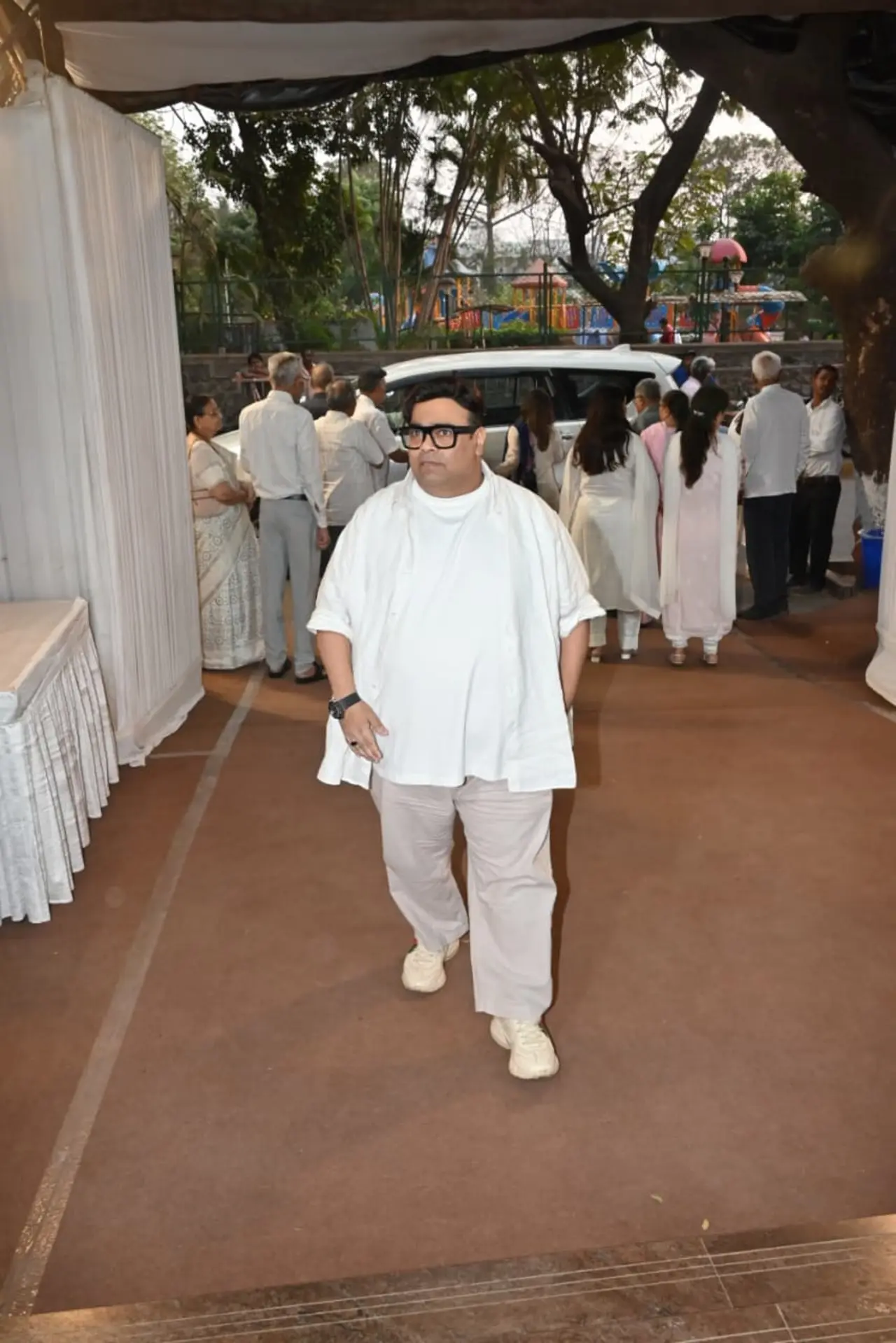 Kiku Sharda was seen at the prayer meet held for late Anand Sagar, the son of Ramanand Sagar, too.